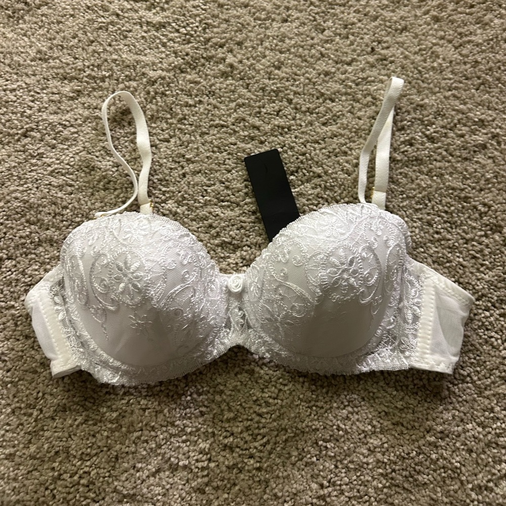 BNWT COLETTE & SEBASTIAN white lace bra